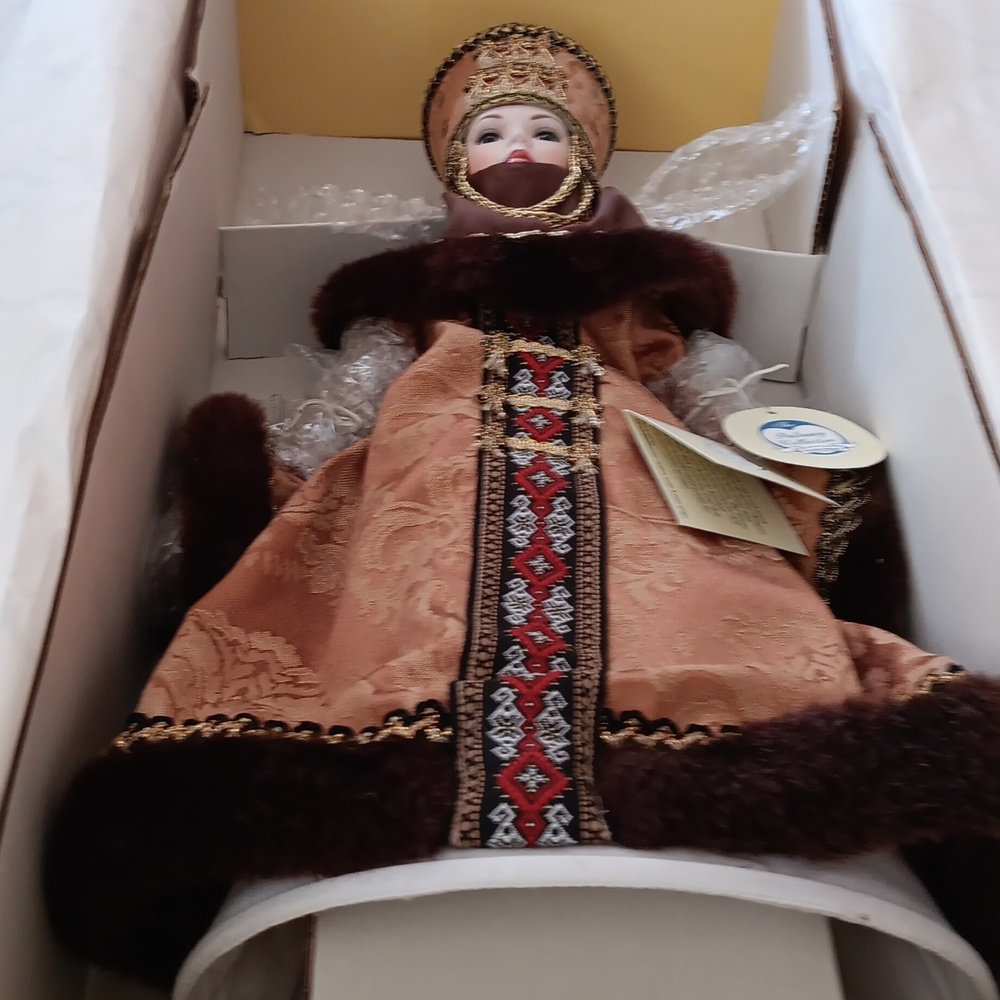 Anastasia: Porcelain Doll. Mint Condition. New In Box w/COA. Limited Edition. - Picture 6 of 9
